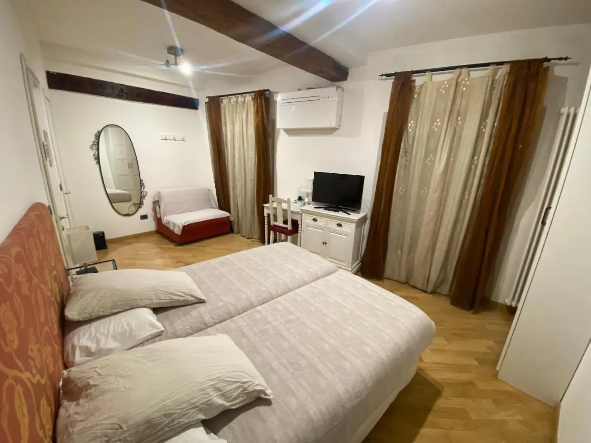 B&B And Home La Piazzetta Della Pioggia Bologne Maison d'hôtes
