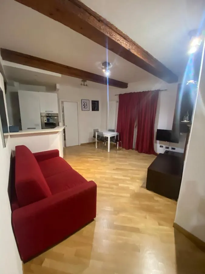 B&B And Home La Piazzetta Della Pioggia Guest house
